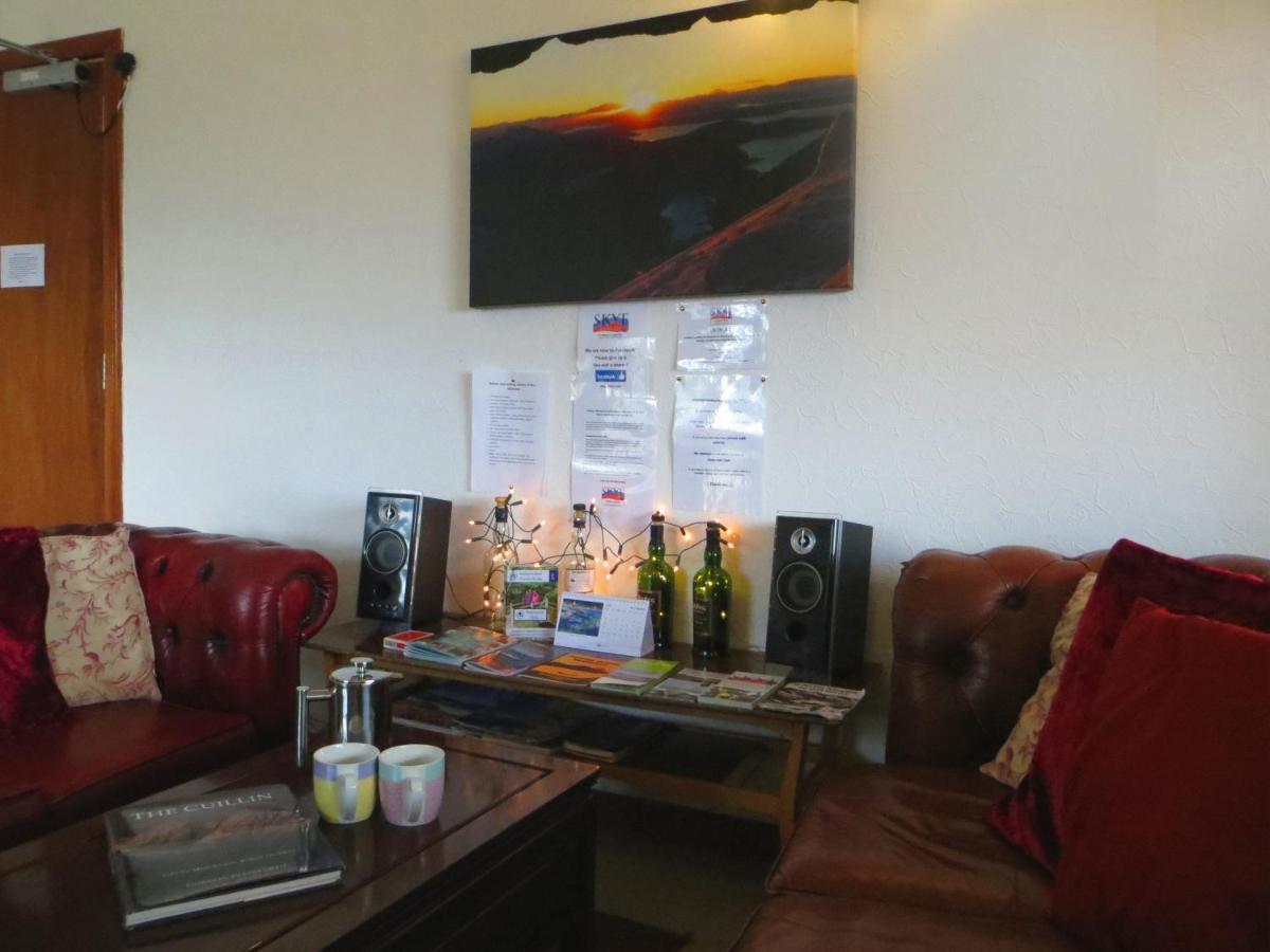 Skye Basecamp Hostel, Broadford Bay, Isle Of Skye Buitenkant foto