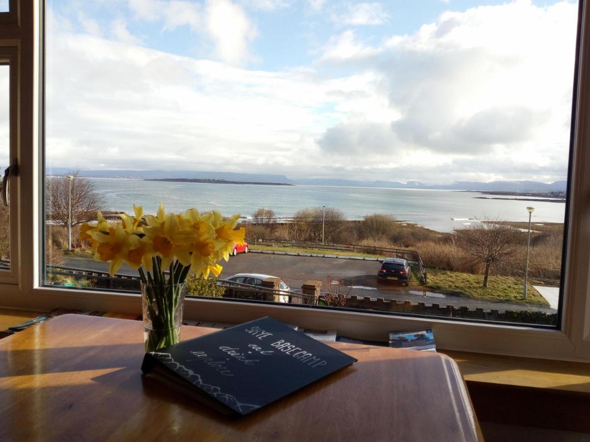 Skye Basecamp Hostel, Broadford Bay, Isle Of Skye Buitenkant foto